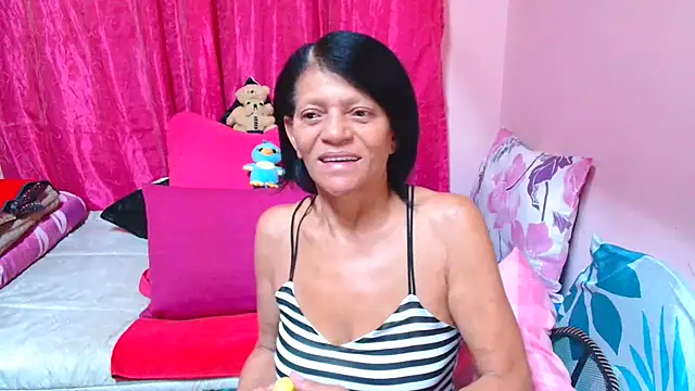 Snapshot of SLUTTYROXY chatting on 01.13.26 SLUTTYROXY online show from 01.13.26