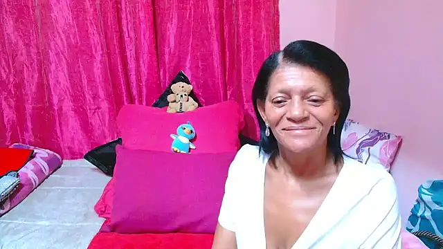 Snapshot of SLUTTYROXY chatting on 01.15.26 SLUTTYROXY online show from 01.15.26