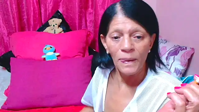 Snapshot of SLUTTYROXY chatting on 01.18.26 SLUTTYROXY online show from 01.18.26