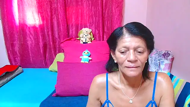 Snapshot of SLUTTYROXY chatting on 02.04.26 SLUTTYROXY online show from 02.04.26