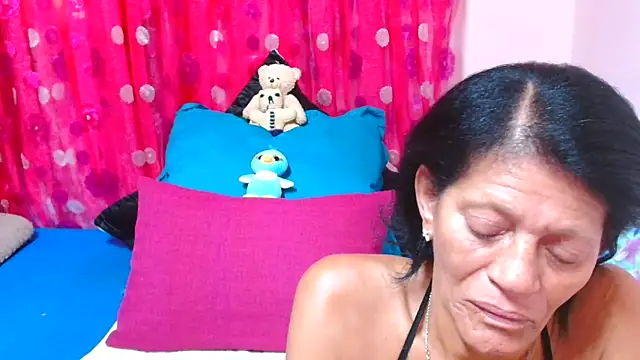 Snapshot of SLUTTYROXY chatting on 02.13.26 SLUTTYROXY online show from 02.13.26