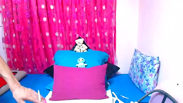 Snapshot of SLUTTYROXY chatting on 02.13.26 SLUTTYROXY online show from 02.13.26