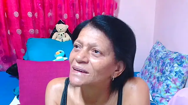 Snapshot of SLUTTYROXY chatting on 02.16.26 SLUTTYROXY online show from 02.16.26