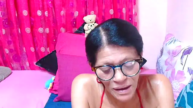 Snapshot of SLUTTYROXY chatting on 02.18.26 SLUTTYROXY online show from 02.18.26