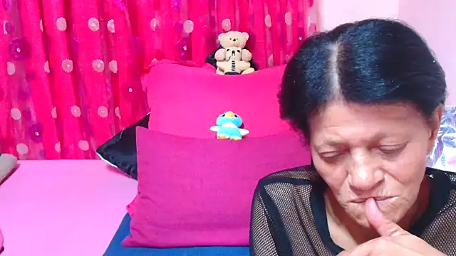 Snapshot of SLUTTYROXY chatting on 02.20.26 SLUTTYROXY online show from 02.20.26