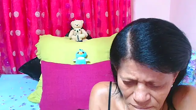 Snapshot of SLUTTYROXY chatting on 02.25.26 SLUTTYROXY online show from 02.25.26