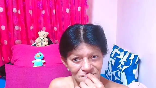 Snapshot of SLUTTYROXY chatting on 03.05.26 SLUTTYROXY online show from 03.05.26