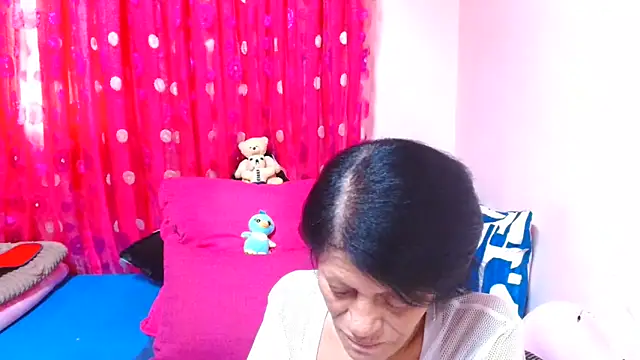 Snapshot of SLUTTYROXY chatting on 03.08.26 SLUTTYROXY online show from 03.08.26