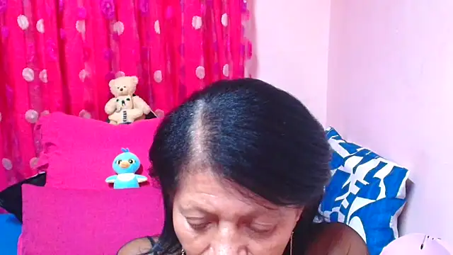 Snapshot of SLUTTYROXY chatting on 03.08.26 SLUTTYROXY online show from 03.08.26