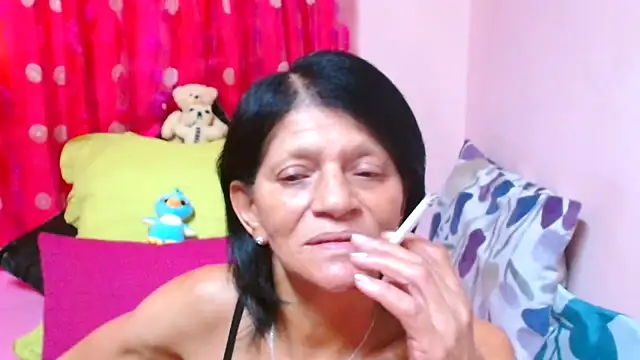 Snapshot of SLUTTYROXY chatting on 03.17.26 SLUTTYROXY online show from 03.17.26