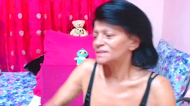 Snapshot of SLUTTYROXY chatting on 03.22.26 SLUTTYROXY online show from 03.22.26