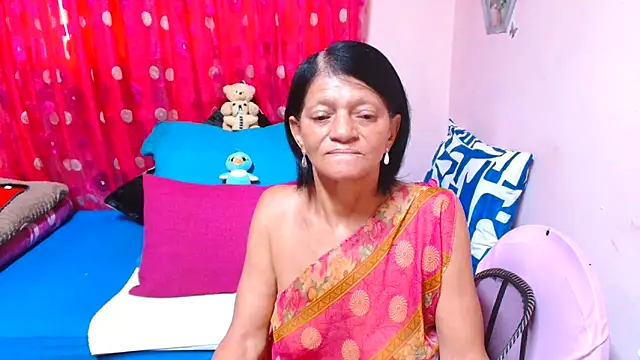 Snapshot of SLUTTYROXY chatting on 04.05.26 SLUTTYROXY online show from 04.05.26