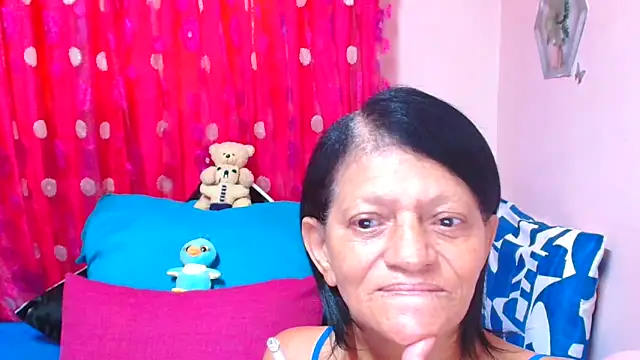 Snapshot of SLUTTYROXY chatting on 04.06.26 SLUTTYROXY online show from 04.06.26