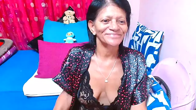 Snapshot of SLUTTYROXY chatting on 04.07.26 SLUTTYROXY online show from 04.07.26