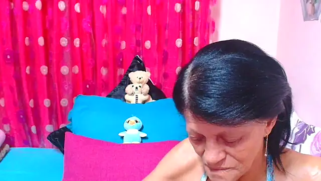 Snapshot of SLUTTYROXY chatting on 04.12.26 SLUTTYROXY online show from 04.12.26