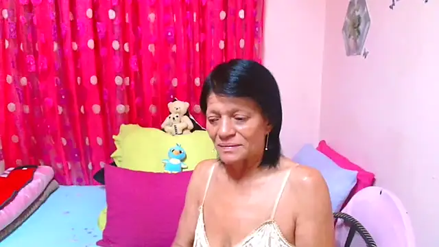 Snapshot of SLUTTYROXY chatting on 04.13.26 SLUTTYROXY online show from 04.13.26