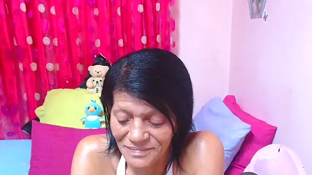 Snapshot of SLUTTYROXY chatting on 04.15.26 SLUTTYROXY online show from 04.15.26