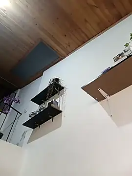 Snapshot of loveuu-bae chatting on 02.15.25 loveuu-bae online show from 02.15.25