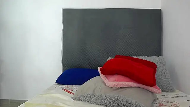 Snapshot of LoraineBigCockTs chatting on 03.05.25 LoraineBigCockTs online show from 03.05.25