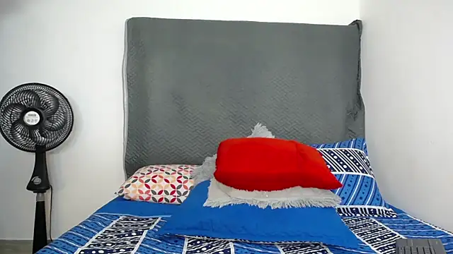 Snapshot of LoraineBigCockTs chatting on 03.18.25 LoraineBigCockTs online show from 03.18.25