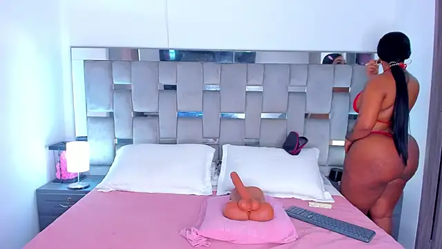 Snapshot of Cammiila chatting on 02.05.26 Cammiila online show from 02.05.26