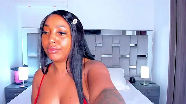 Snapshot of Cammiila chatting on 02.14.26 Cammiila online show from 02.14.26