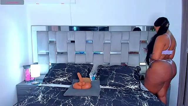 Snapshot of Cammiila chatting on 03.02.26 Cammiila online show from 03.02.26