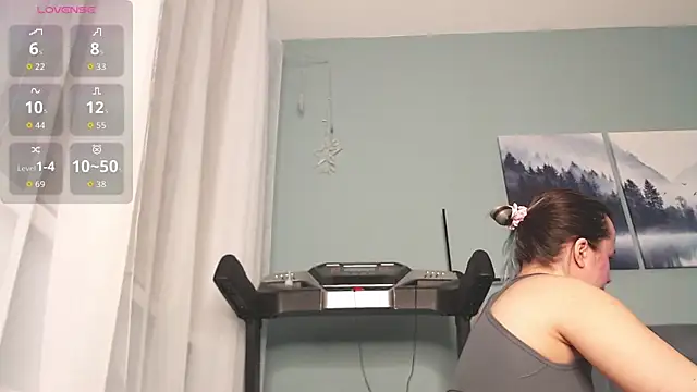 Snapshot of MilaniaCute chatting on 02.16.26 MilaniaCute online show from 02.16.26