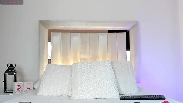 SUSIEPOWELL online show from 12.04.24