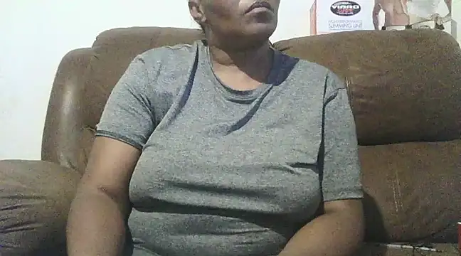 Snapshot of ebonytitts4u chatting on 03.13.25 ebonytitts4u online show from 03.13.25