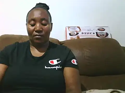 Snapshot of ebonytitts4u chatting on 10.21.25 ebonytitts4u online show from 10.21.25