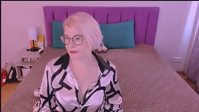 sabrinamacmarren online show from 09.28.25