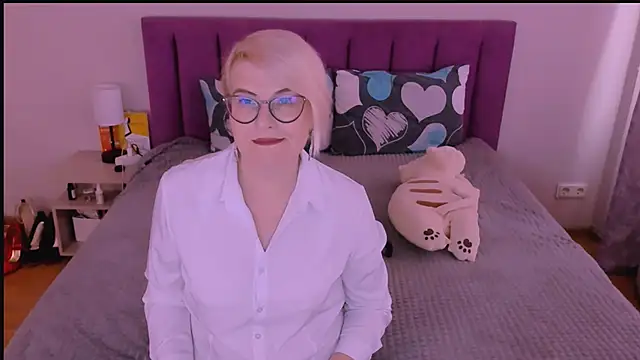 sabrinamacmarren online show from 10.05.25