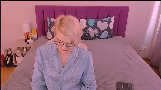 sabrinamacmarren online show from 10.09.25