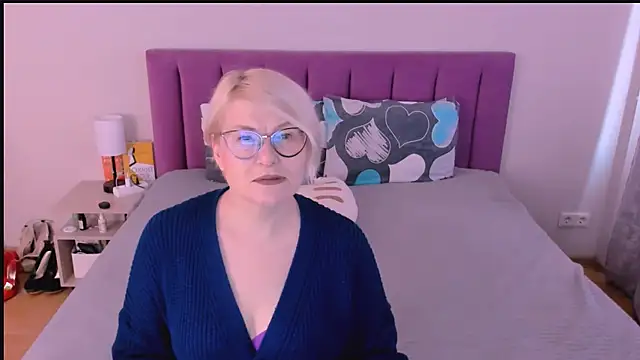 sabrinamacmarren online show from 10.13.25