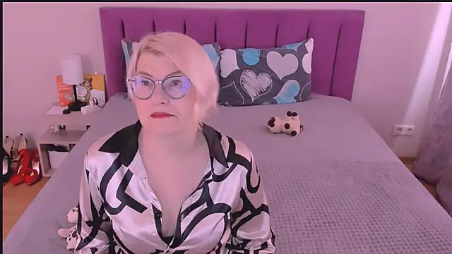 sabrinamacmarren online show from 10.18.25