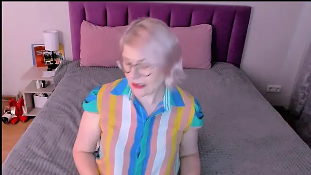 sabrinamacmarren online show from 12.04.25