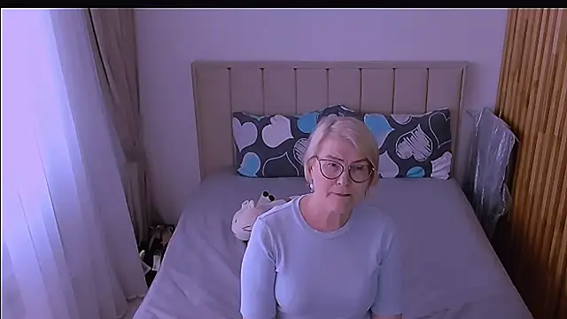 sabrinamacmarren online show from 04.17.26