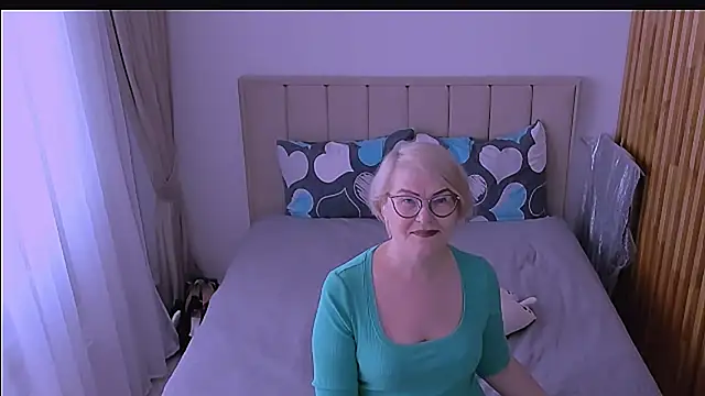 sabrinamacmarren online show from 04.18.26