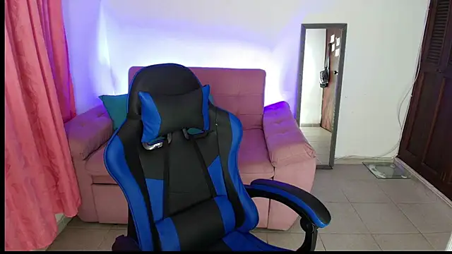 Snapshot of Julieta_Sandia chatting on 11.23.25 Julieta Sandia online show from 11.23.25