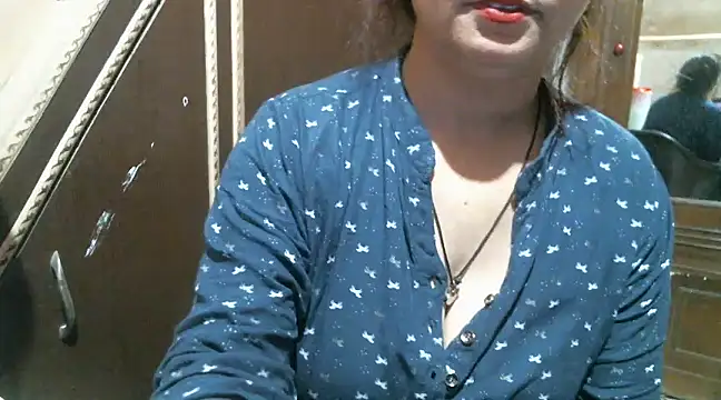 Snapshot of UrsMansi chatting on 03.08.25 UrsMansi online show from 03.08.25