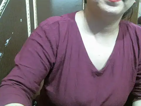 Snapshot of UrsMansi chatting on 10.25.25 UrsMansi online show from 10.25.25