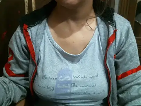 Snapshot of UrsMansi chatting on 11.23.25 UrsMansi online show from 11.23.25