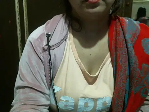 Snapshot of UrsMansi chatting on 11.29.25 UrsMansi online show from 11.29.25