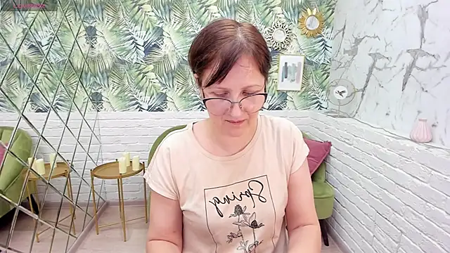 Snapshot of Paris_Cherry chatting on 01.19.25 Paris Cherry online show from 01.19.25