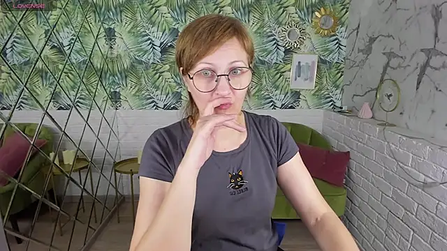 Snapshot of Paris_Cherry chatting on 03.08.25 Paris Cherry online show from 03.08.25