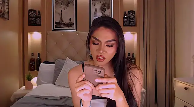 YOUR DREAMWIFE online show from 03.12.25