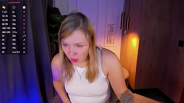 Snapshot of BellaDreamy chatting on 09.24.25 BellaDreamy online show from 09.24.25