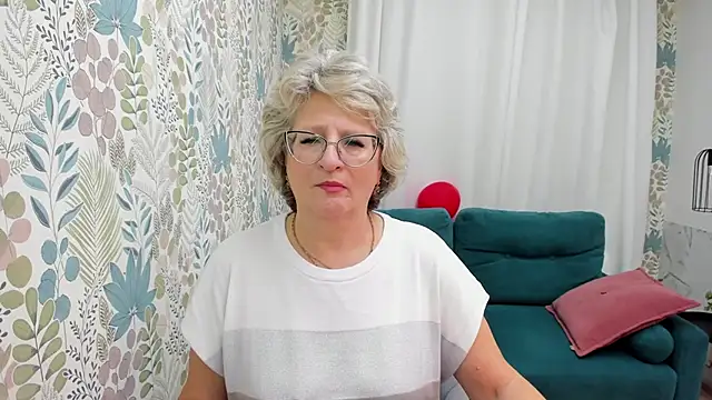 EvelynJoyful online show from 09.10.25