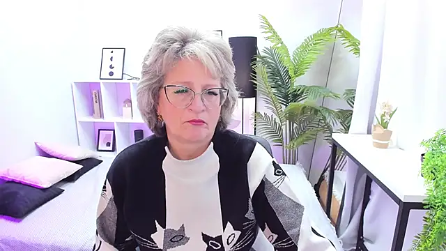 EvelynJoyful online show from 10.24.25